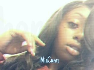 MiaCums